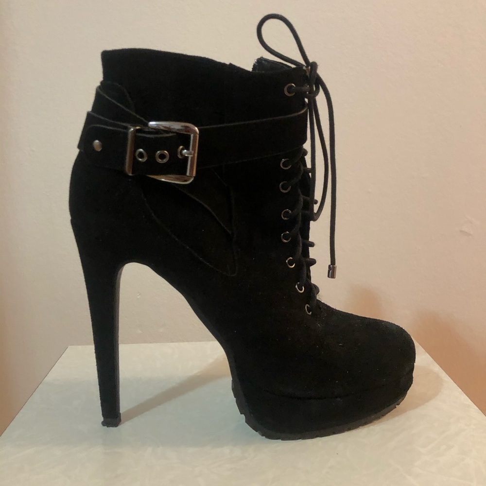 Lace it up heeled booties